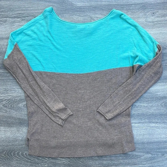 Banana Republic Two Tone Sweater - Picture 4 of 4